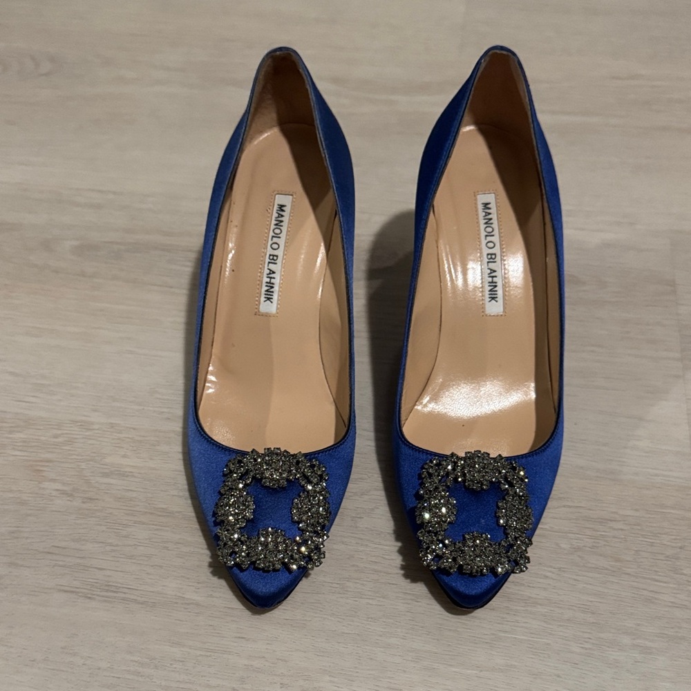 Iconic Manolo Blahnik Hangisi 70MM Crystal-Embellished Satin Pumps